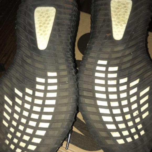 Yeezy 350 v2 Oreo - Picture 5 of 6